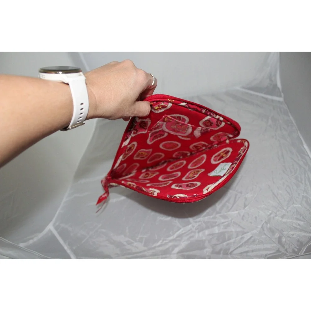 Vera Bradley Rosie Posies Tablet e-Reader Pouch Retired 2012 Red Floral Paisley‎